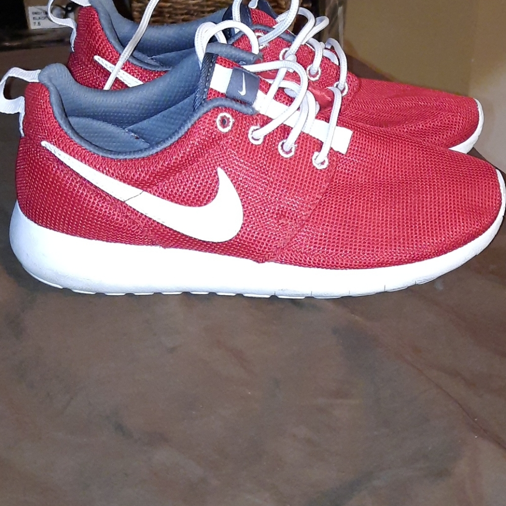 Nike tennis shoes